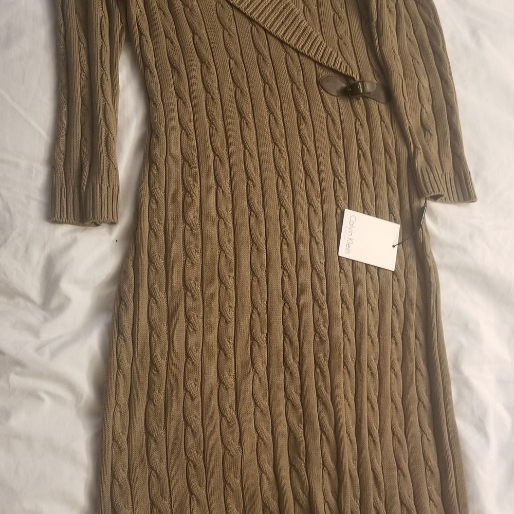 Dress - Picture 3 of 4
